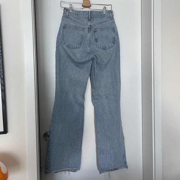 High rise light wash jeans - Picture 2 of 3